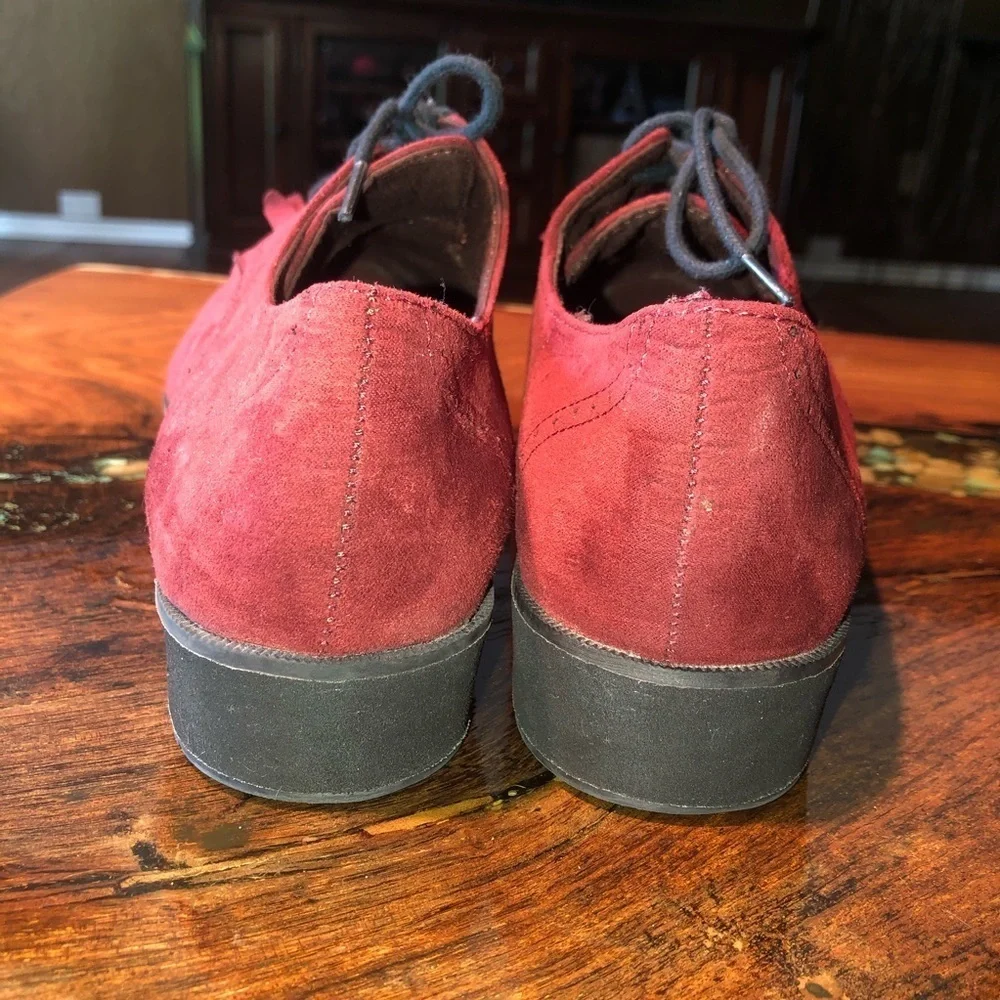 Divided 1 inch creeper oxfords in burgundy.